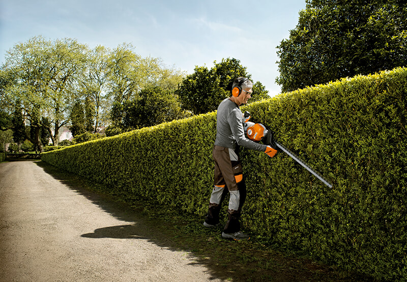 Long arm hedge trimmers